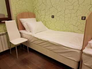 Гостиница Град Москва Кровать в общем номере для женщин с 4 кроватями-9