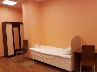 Гостиница Град Москва Кровать в общем номере для мужчин с 4 кроватями-5