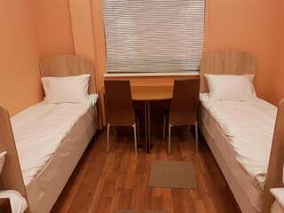 Гостиница Град Москва Кровать в общем номере для мужчин с 4 кроватями-3