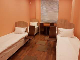 Гостиница Град Москва Кровать в общем номере для мужчин с 4 кроватями-1